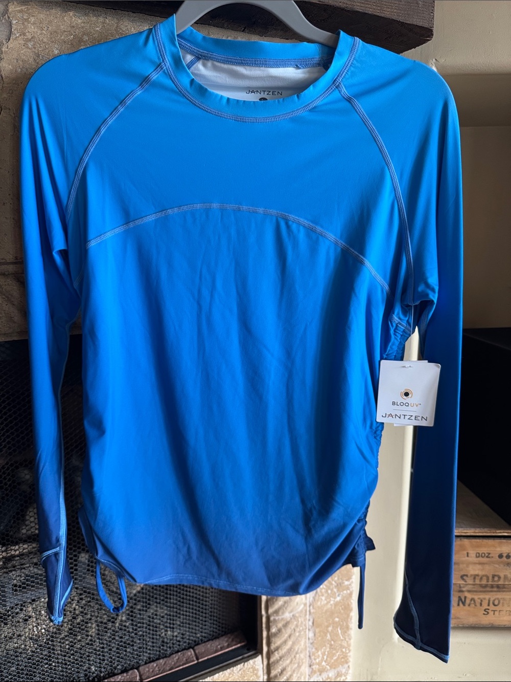 Jantzen Long Sleeve BOOQUV Rash Guard in Vibrant Blue variant L NWT